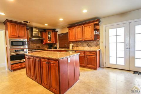 1013 3rd St, Taft, CA 93268 photo 3