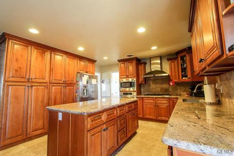 1013 3rd St, Taft, CA 93268 photo 4