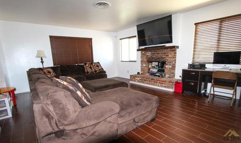 1013 3rd St, Taft, CA 93268 photo 6