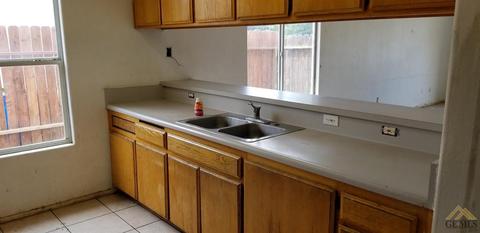 10003 Buzz St, Lamont, CA 93241 photo 4