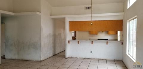 10003 Buzz St, Lamont, CA 93241 photo 3