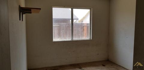 10003 Buzz St, Lamont, CA 93241 photo 9
