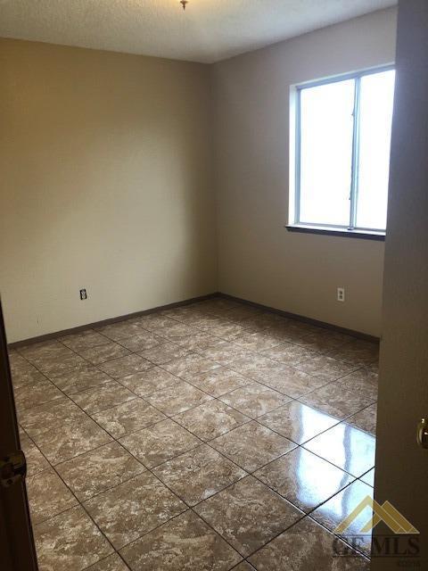 1302 Packard Dr, Arvin, CA 93203 photo 9