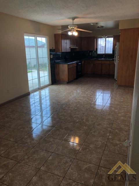 1302 Packard Dr, Arvin, CA 93203 photo 4