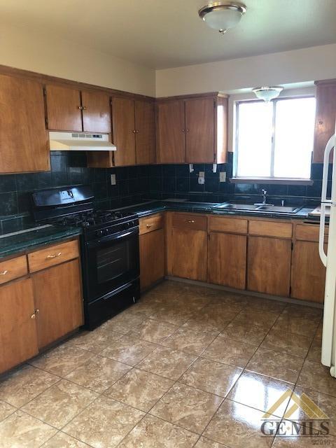 1302 Packard Dr, Arvin, CA 93203 photo 5