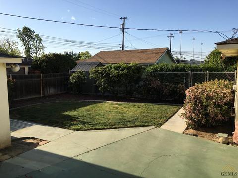 447 Walnut St, Shafter, CA 93263 photo 4