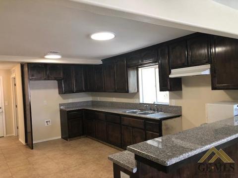 1320 D St, Wasco, CA 93280 photo 4
