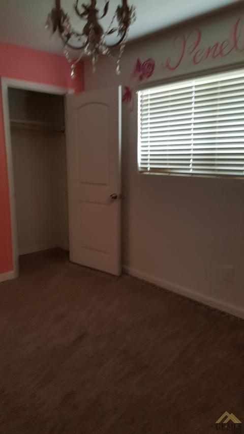 435 Wall St, Shafter, CA 93263 photo 8