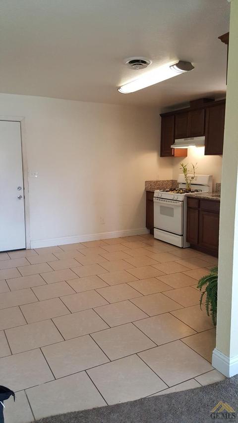 435 Wall St, Shafter, CA 93263 photo 2