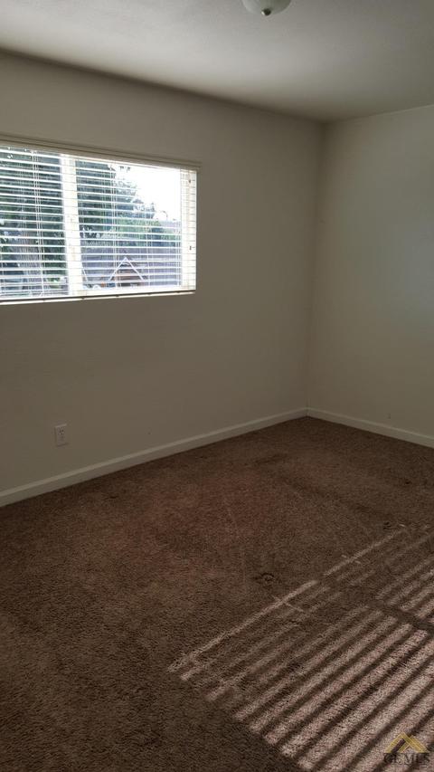 435 Wall St, Shafter, CA 93263 photo 6