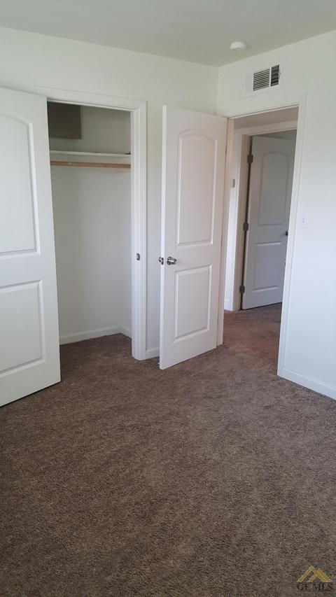 435 Wall St, Shafter, CA 93263 photo 7