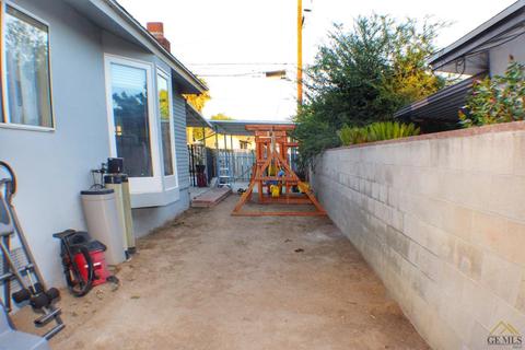 2911 Berkeley St, Bakersfield, CA 93305 photo 6