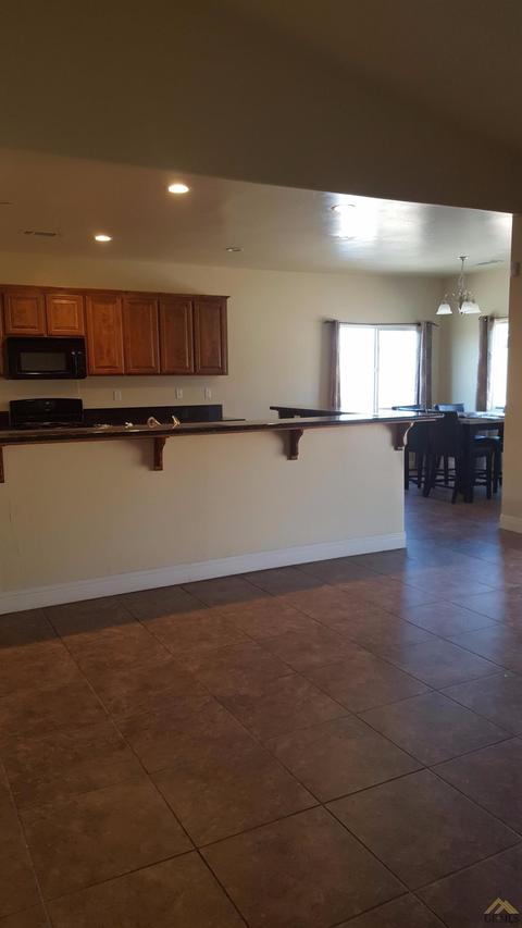 612 Cornelia St, Wasco, CA 93280 photo 4