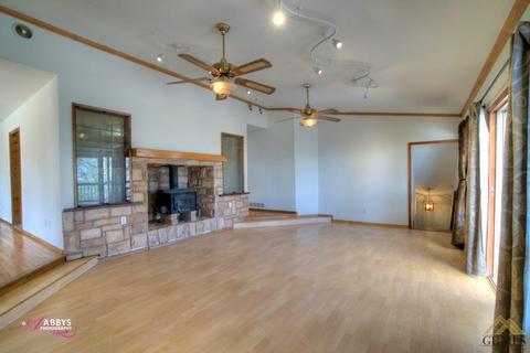 21820 Sunnybrook Dr, Tehachapi, CA 93561 photo 9