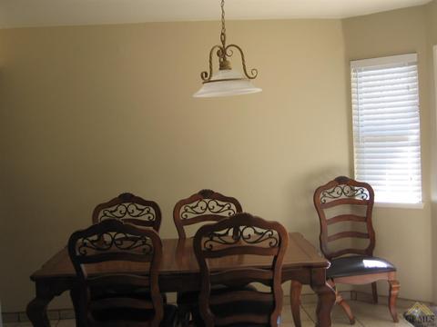 917 Eubanks Ave, Bakersfield, CA 93307 photo 7