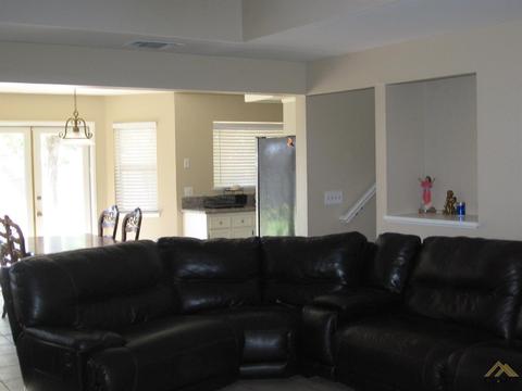 917 Eubanks Ave, Bakersfield, CA 93307 photo 4