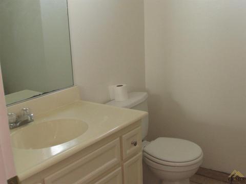 917 Eubanks Ave, Bakersfield, CA 93307 photo 9