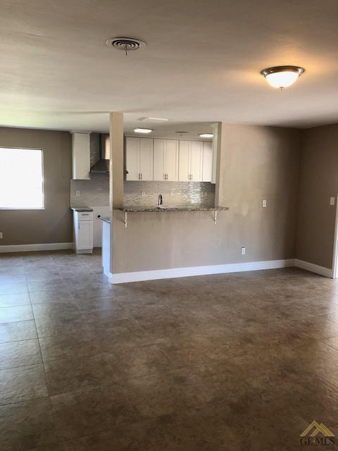 370 Maple St, Shafter, CA 93263 photo 4