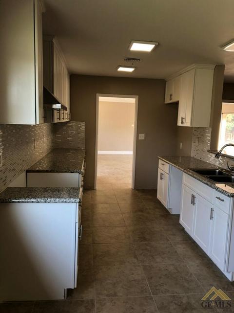 370 Maple St, Shafter, CA 93263 photo 6