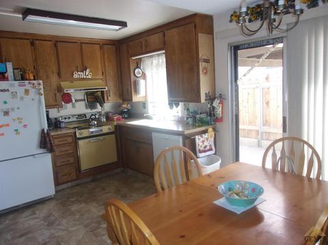 551 Front St, Taft, CA 93268 photo 8