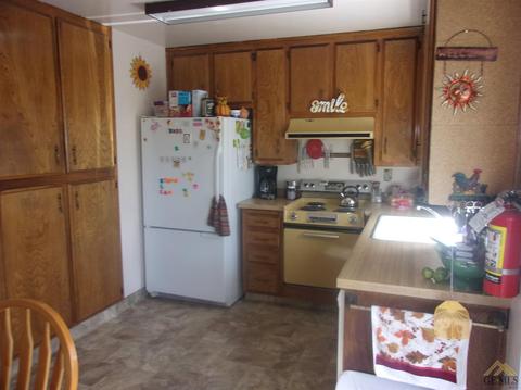 551 Front St, Taft, CA 93268 photo 9