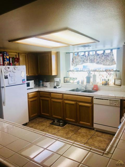 506 Mark Ave, Shafter, CA 93263 photo 2