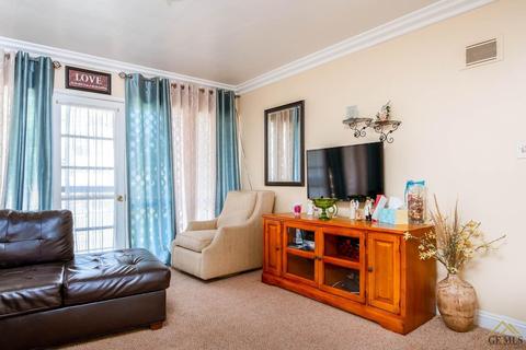 1908 Wilson Rd, Bakersfield, CA 93304 photo 4