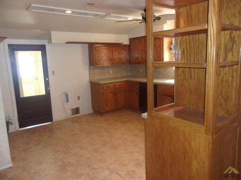 404 Pierce St, Taft, CA 93268 photo 11