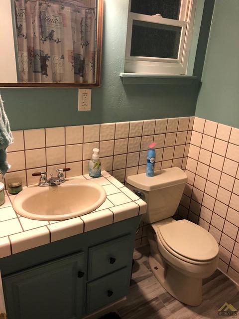 106 E Warren St, Taft, CA 93268 photo 7