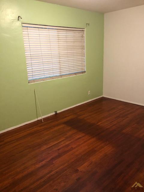 320 Plumtree Dr, Arvin, CA 93203 photo 4