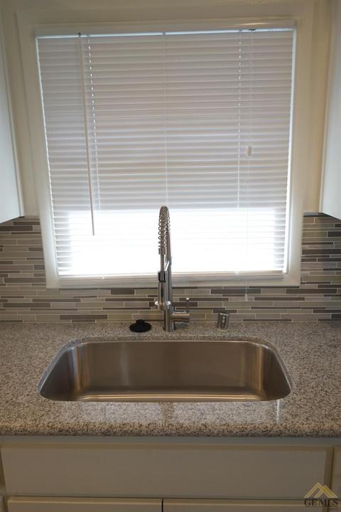 340 Wetherley Dr, Bakersfield, CA 93309 photo 8