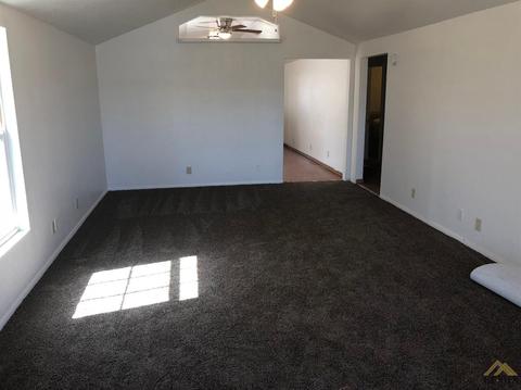 111 Harrison St, Taft, CA 93268 photo 4