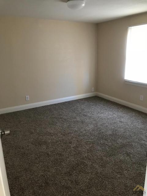 11413 Pierce Dr, Lamont, CA 93241 photo 10
