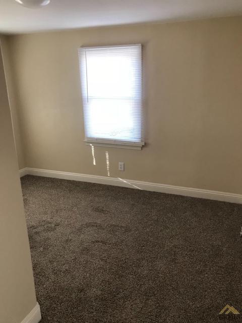 11413 Pierce Dr, Lamont, CA 93241 photo 9