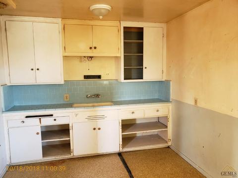 104 E St, Taft, CA 93268 photo 6