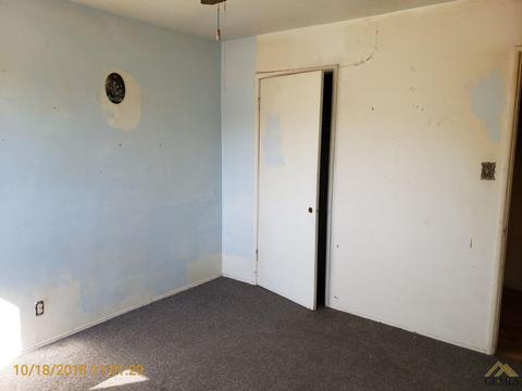 104 E St, Taft, CA 93268 photo 9