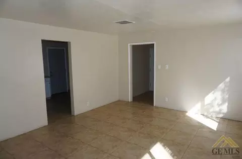 209 E Harding Ave, Bakersfield, CA 93308 photo 9
