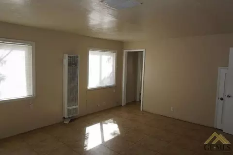 209 E Harding Ave, Bakersfield, CA 93308 photo 8
