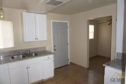 209 E Harding Ave, Bakersfield, CA 93308 photo 7