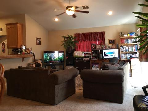 1909 E Planz Rd, Bakersfield, CA 93307 photo 3