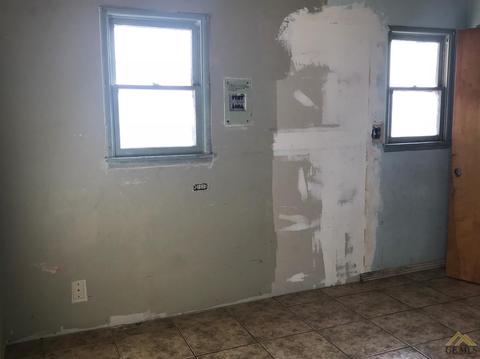300 Tyler St, Taft, CA 93268 photo 7