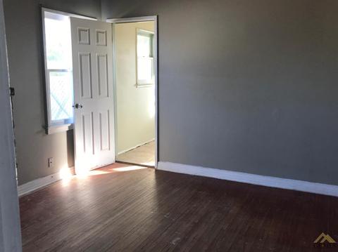300 Tyler St, Taft, CA 93268 photo 5