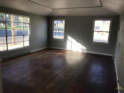 300 Tyler St, Taft, CA 93268 photo 3