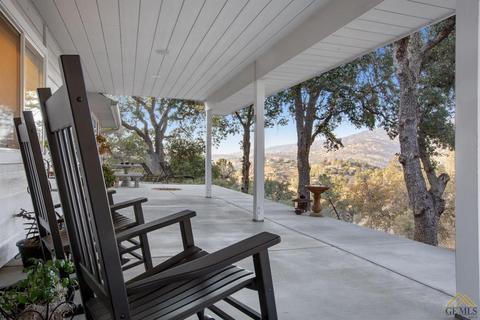 30401 Drake Ct, Tehachapi, CA 93561 photo 2