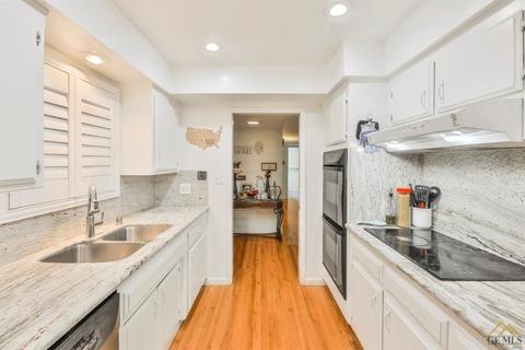 3208 Pendleton Ct, Bakersfield, CA 93309 photo 8