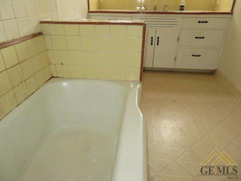 518 Bell Ave, Taft, CA 93268 photo 7