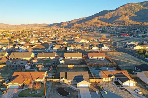 18280 Santa Anita St, Tehachapi, CA 93561 photo 3