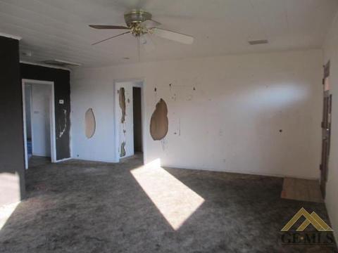 513 Fillmore St, Taft, CA 93268 photo 4