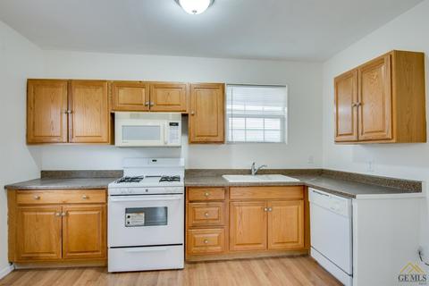 112 E Lucard St, Taft, CA 93268 photo 6