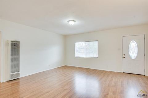 112 E Lucard St, Taft, CA 93268 photo 3